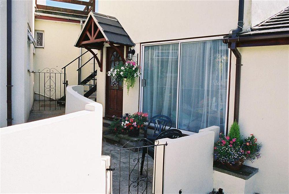 Crossways & Sea View Holiday Apartments Торкі Екстер'єр фото