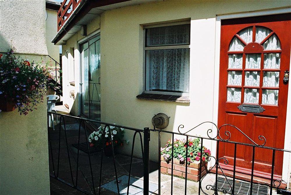 Crossways & Sea View Holiday Apartments Торкі Екстер'єр фото